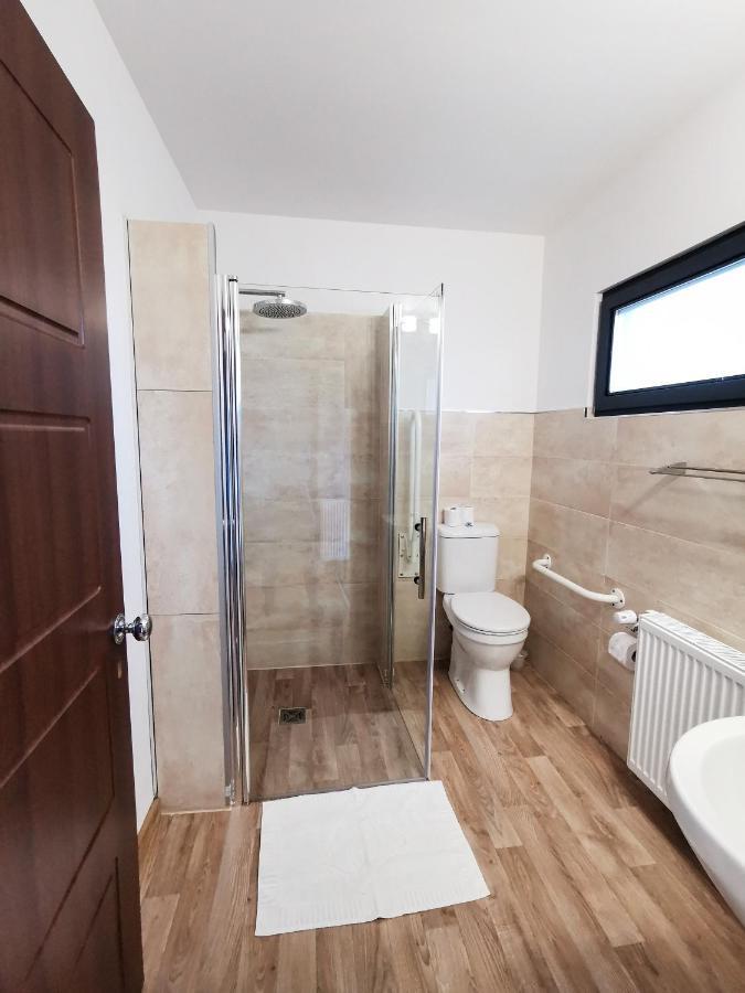 אפרטהוטל Rîşnov Cedar Crest מראה חיצוני תמונה